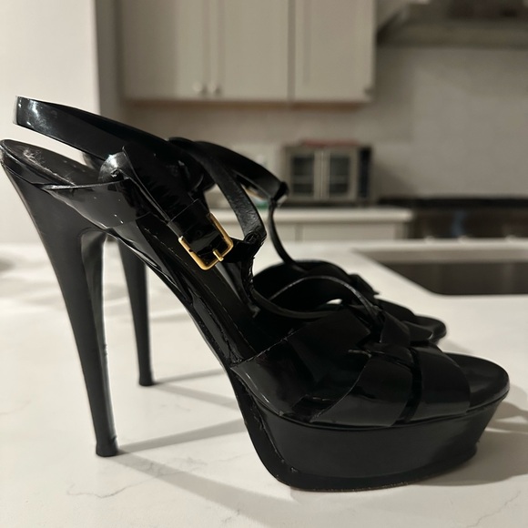 Iconic Saint Laurent Tribute Black Patent Strappy Sandal - Picture 4 of 10